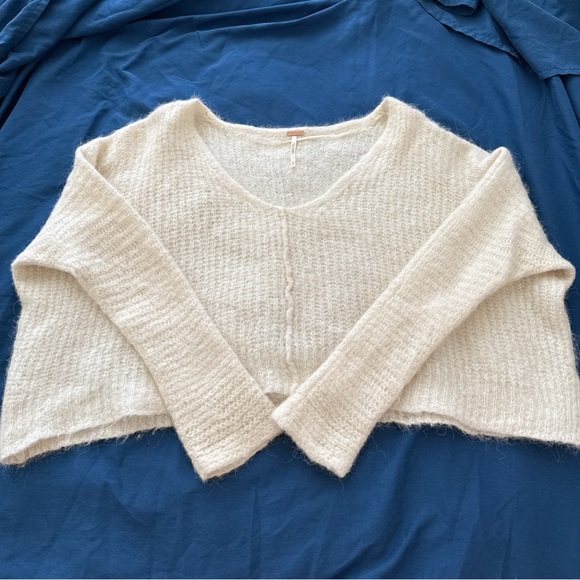 Free People Sweaters - Free People Cozy Cream V-Neck crop Sweater for Women medium